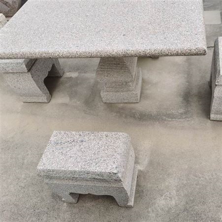 室外石桌石凳 芝麻灰石桌石凳雕刻 石头桌子凳子厂家可定制加工
